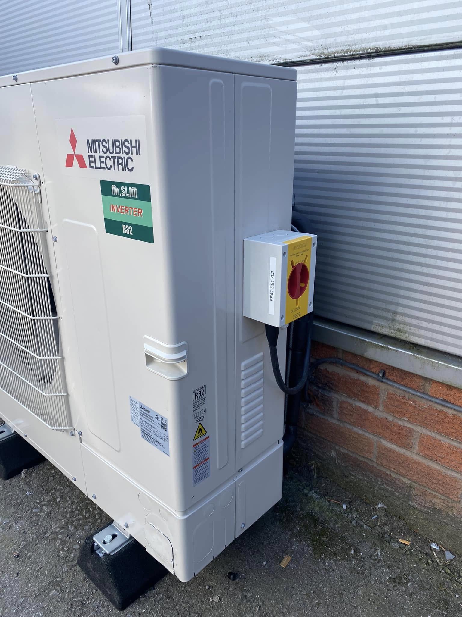Extractor fan installation