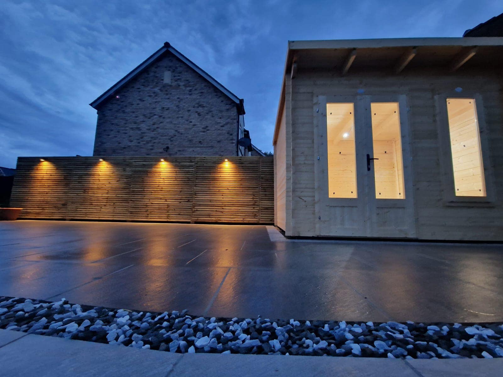 Outdoor lighting installation